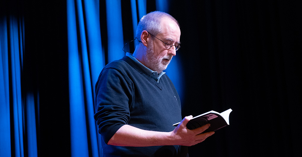 Ronald Giphart leest voor uit Mijn beste werk - boek over Leeuwendaal