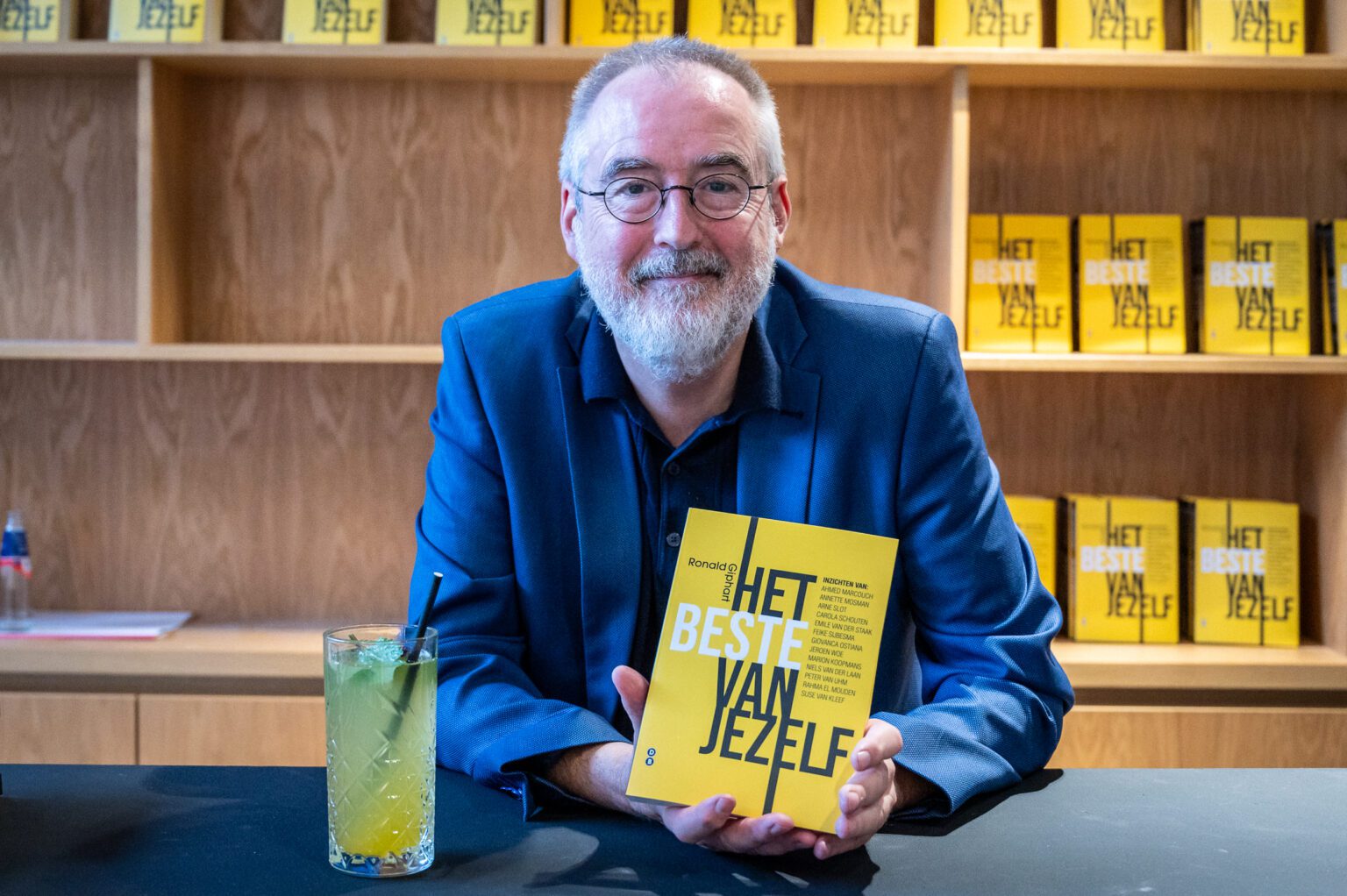 Schrijver Ronald Giphart verbindt zich aan Leeuwendaal - Leeuwendaal